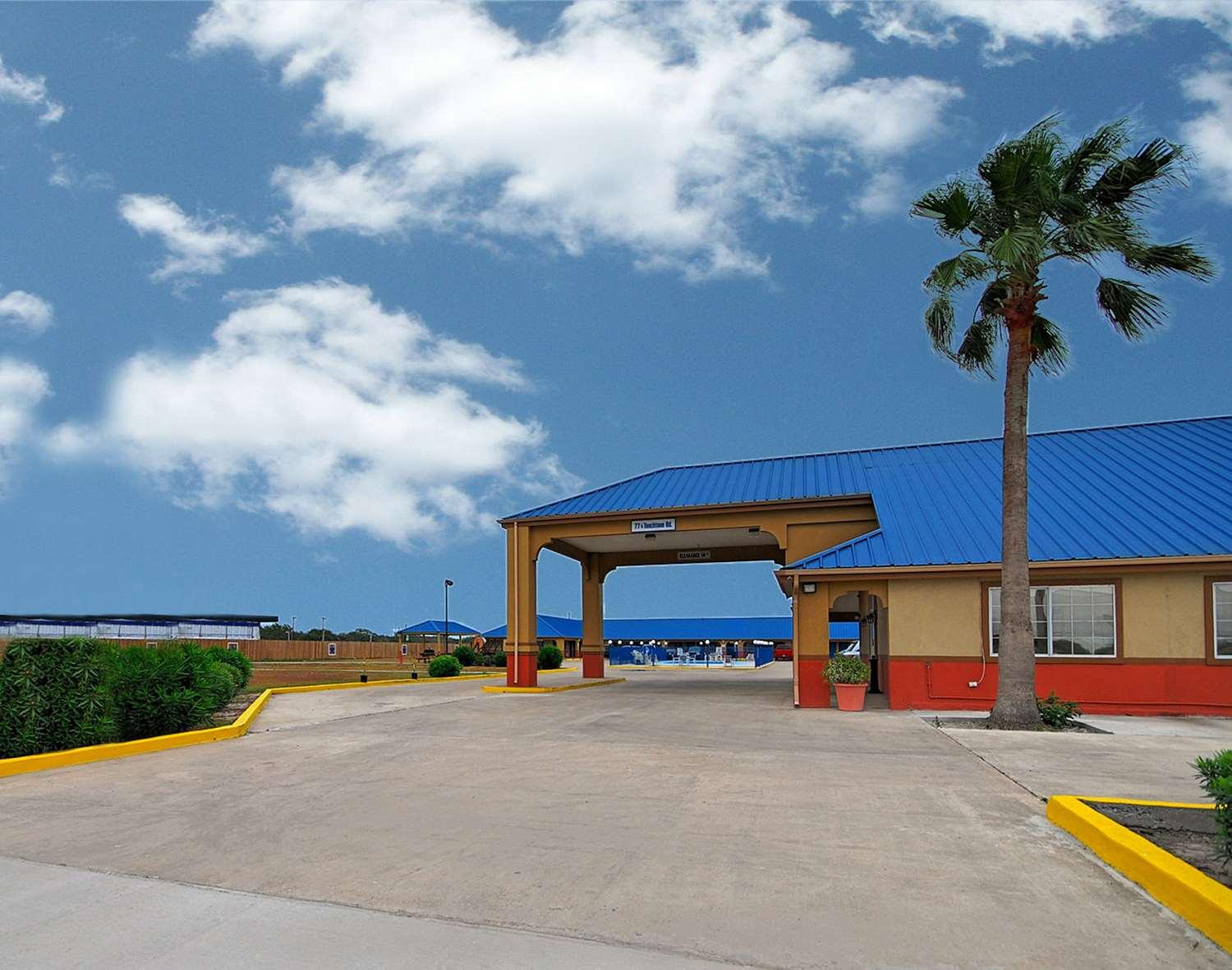 Americas Best Value Inn Sinton Екстериор снимка