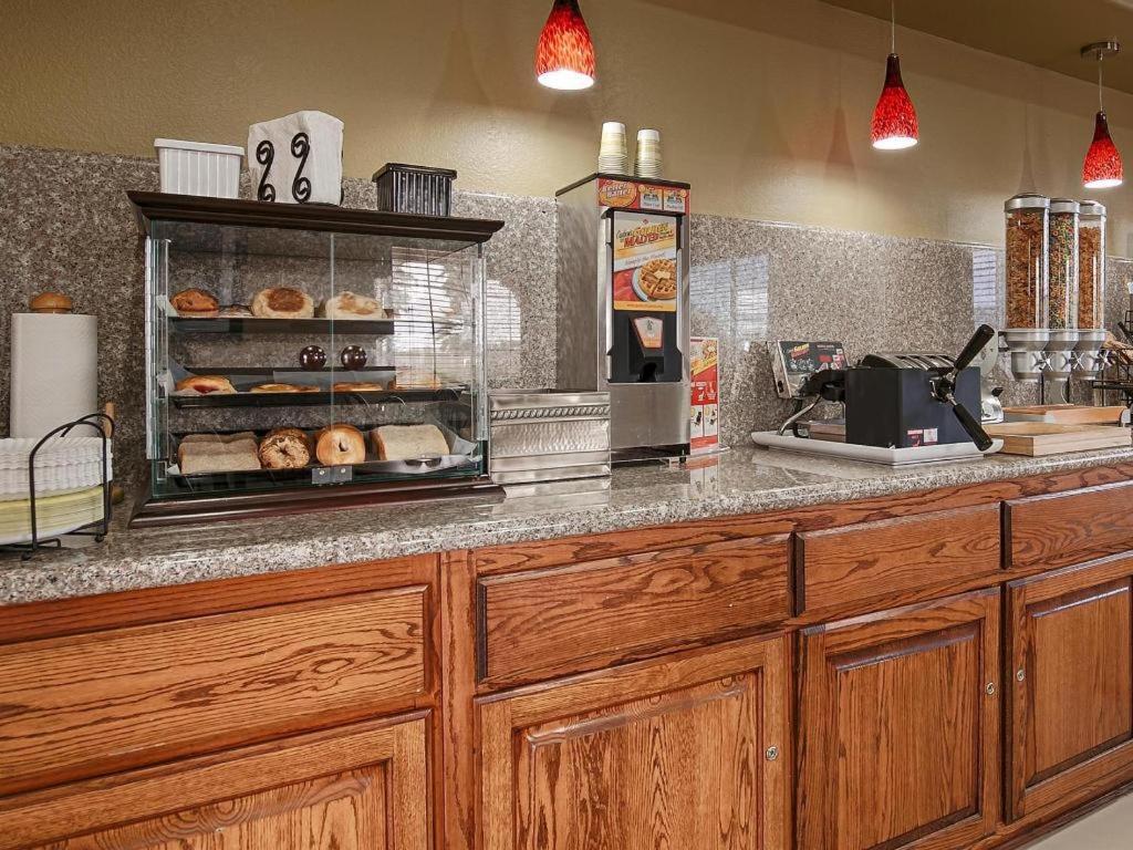 Americas Best Value Inn Sinton Екстериор снимка