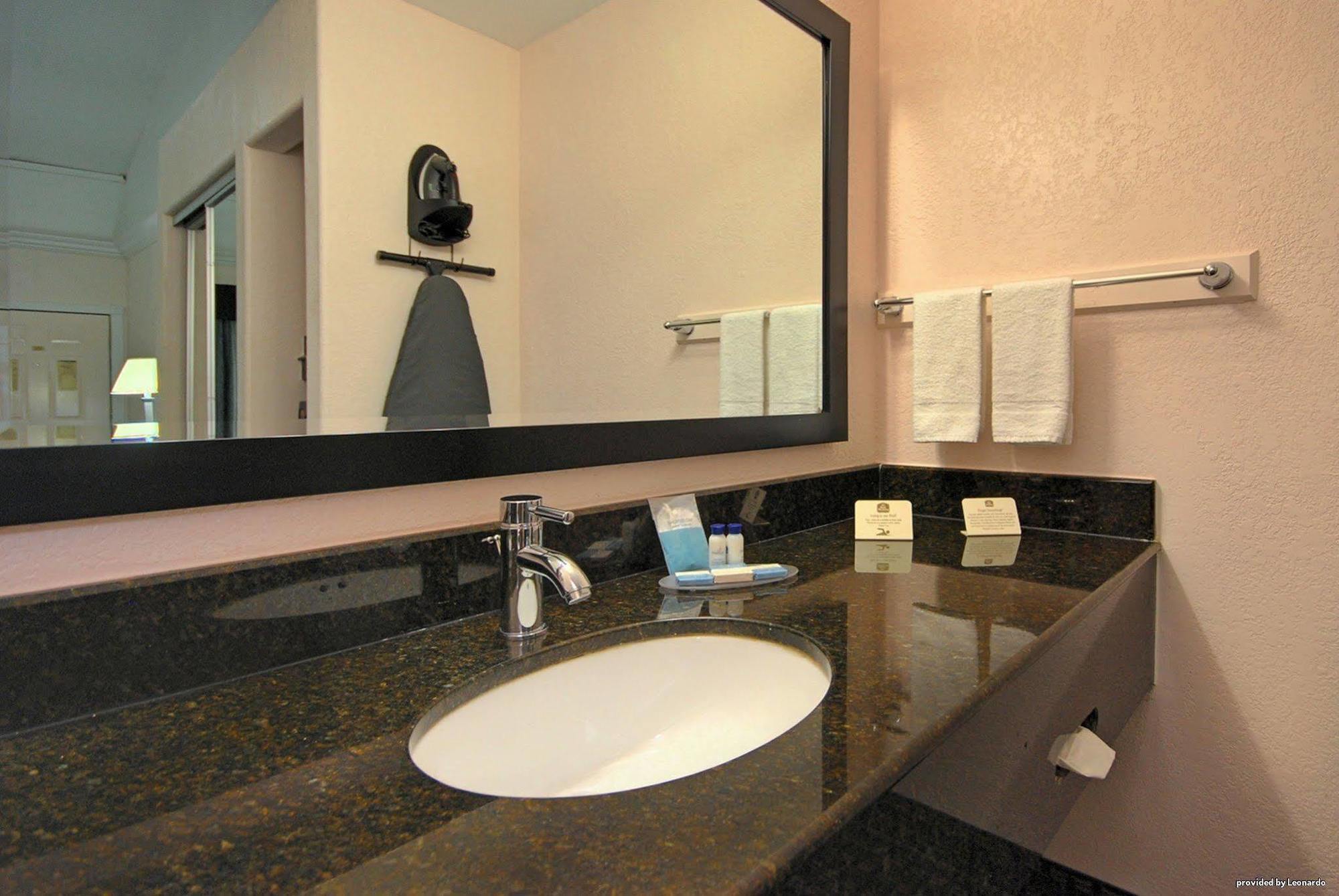 Americas Best Value Inn Sinton Екстериор снимка