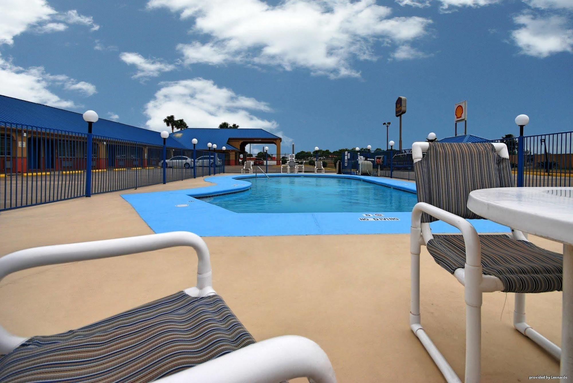 Americas Best Value Inn Sinton Екстериор снимка