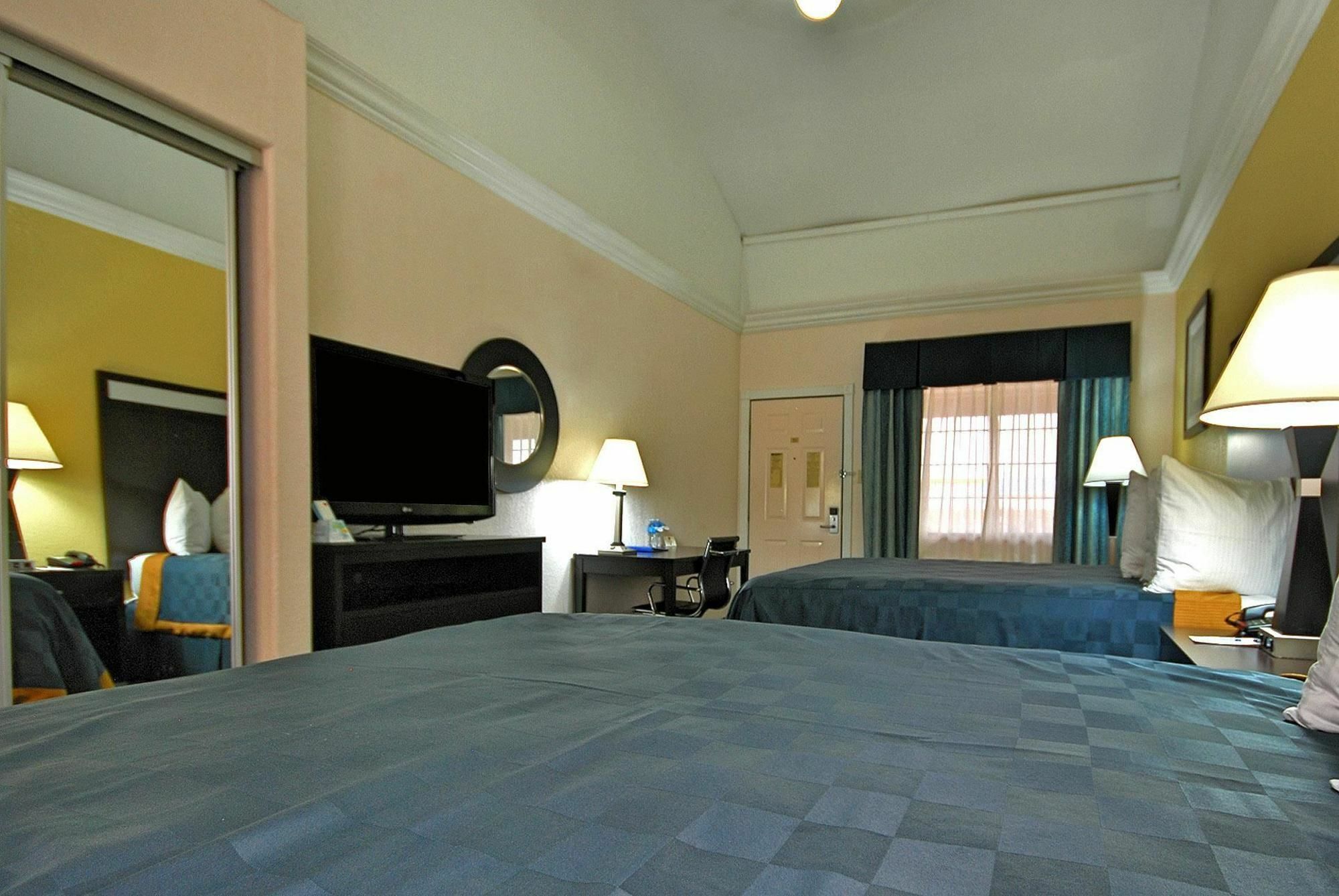 Americas Best Value Inn Sinton Екстериор снимка